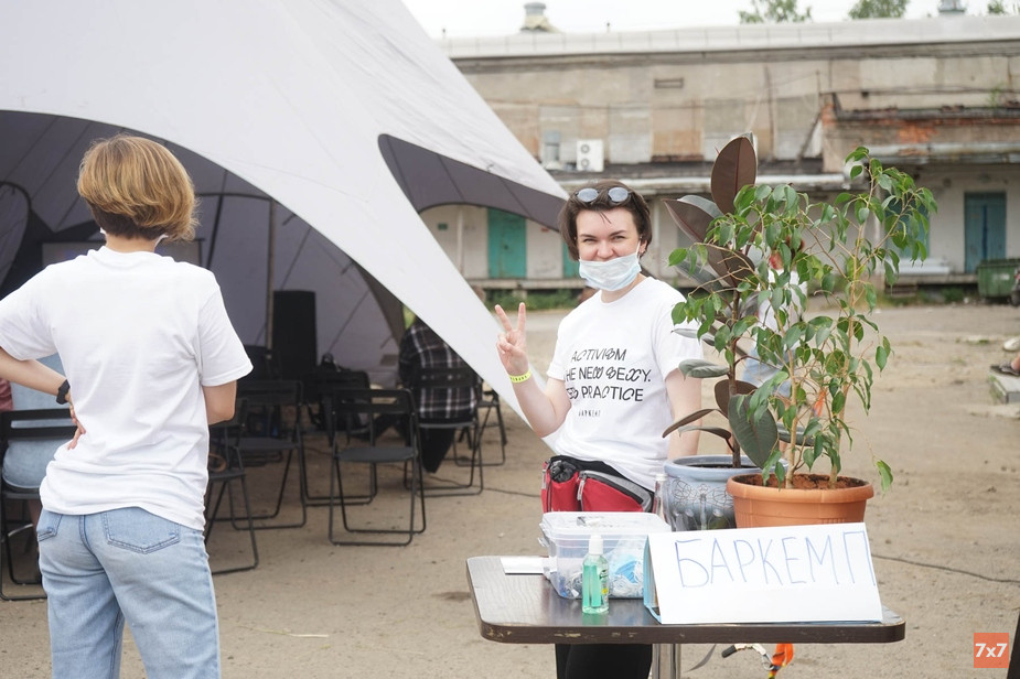Волонтеры баркемпа готовятся к приему гостей 