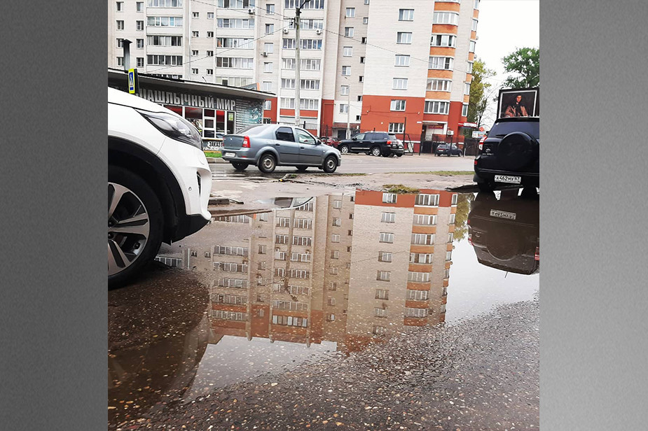 «Простая смоленская лужа» на улице Черняховского