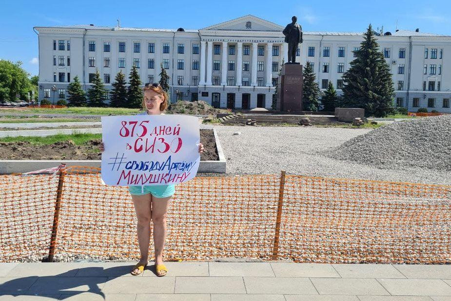 Екатерина Новикова на пикете в поддержку Милушкиных. Фото Владимира Жилинского
