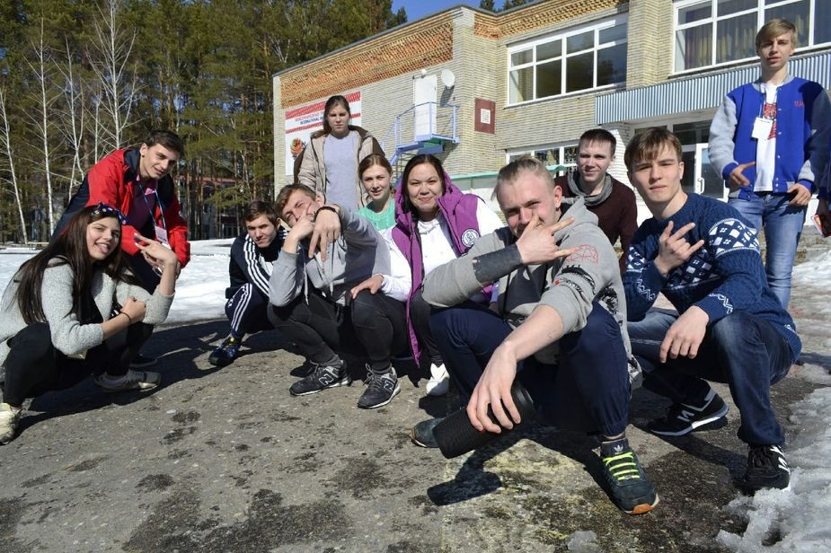 Сания Денисова со своими воспитанниками