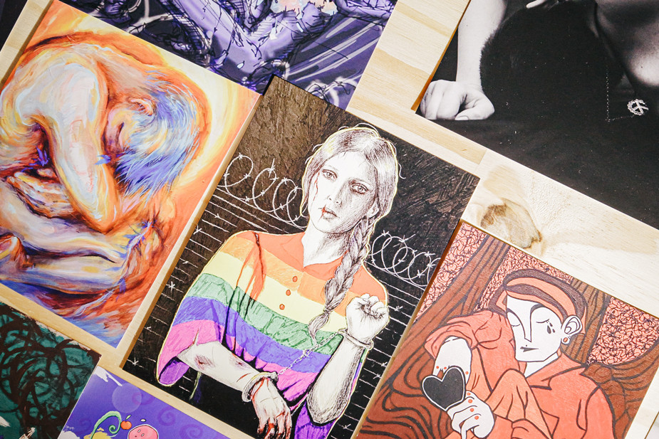 Работы, представленные на квир-фестивале в Париже. Фото: Johannes Pol. Источник: https://www.instagram.com/yohano12/