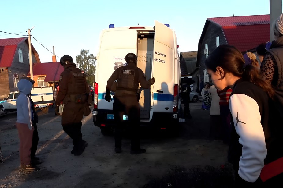 Рейд ОМОНа на общину в Верхних Осельках