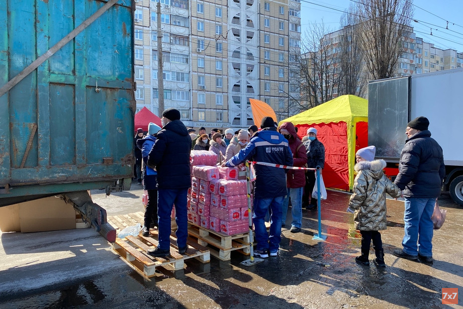 Сахар на ярмарку в Белгороде привезли в спайках по 12 килограммовых пачек