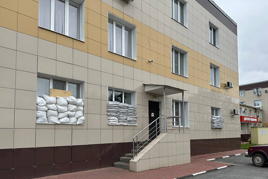 Последствия обстрела Новой Таволжанки 29 апреля 2023 года